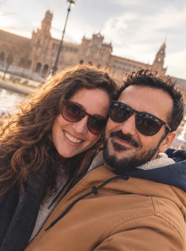 María y Jose en la Plaza de España de Sevilla