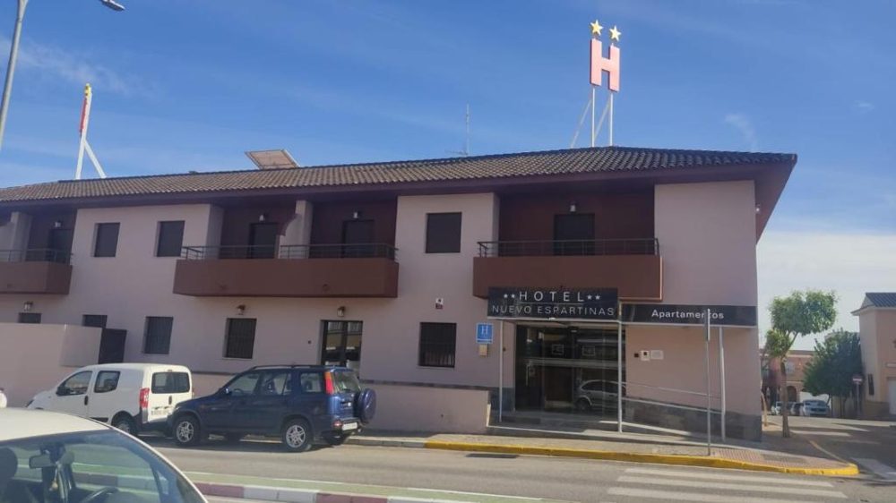 Fachada del Hotel Nuevo Espartinas